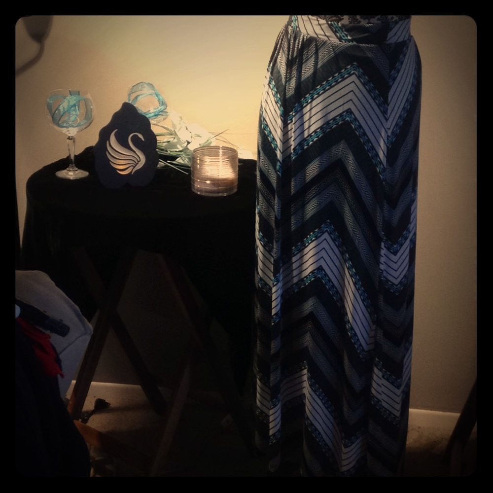 Charlotte Russe Large Maxi Skirt